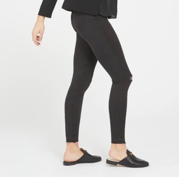 NWT Spanx Vintage Distressed Ankle Skinny Jeans color vintage black size S - Picture 3 of 9